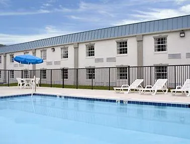 Days Inn By Wyndham Roanoke Near I-81 
