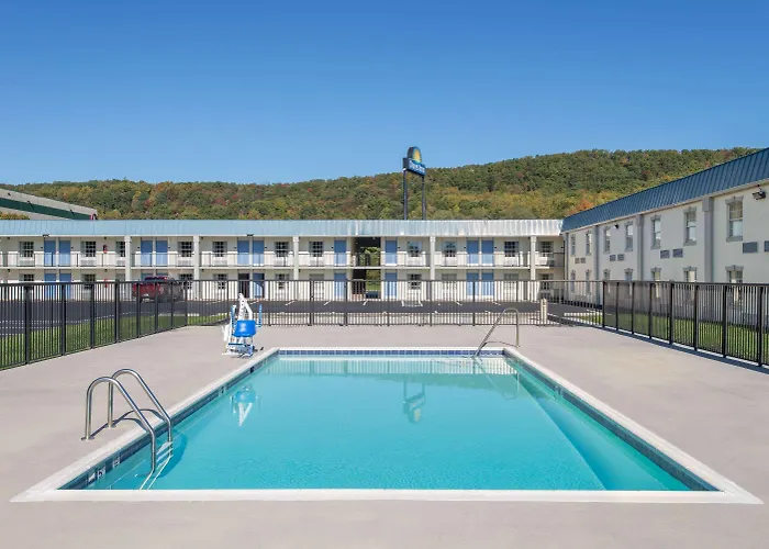 Days Inn By Wyndham Roanoke Near I-81